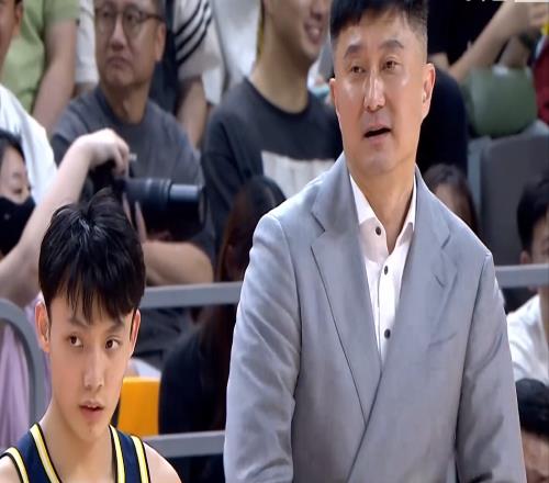 破案！外教帶隊(duì)逆轉(zhuǎn)，杜鋒一回歸卻遭爆冷原因找到，粵迷說(shuō)出實(shí)話