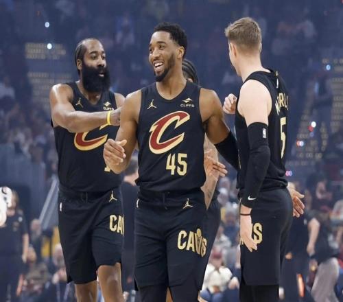 太不讲理了！米切尔刷爆NBA79年纪录，强如乔丹、科比都没做到
