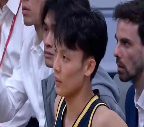 破案了！徐杰肠胃炎还打满全场，带病上场燃尽了，这才是真男人