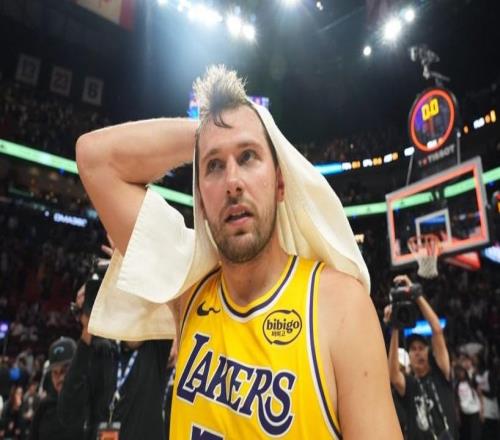 记者：东契奇有望在对阵火箭的季后赛首轮比赛中复出