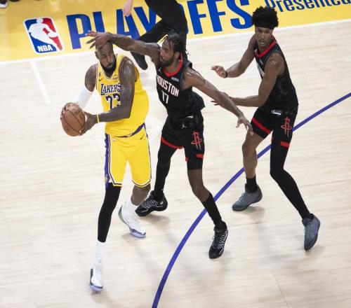 菜雞互啄！火箭更爛！詹姆斯助攻創(chuàng)紀(jì)錄，艾頓爆發(fā)，肯納德成奇兵