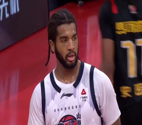 山東男籃爆冷擊敗深圳，5人獲得高評(píng)分，高詩(shī)巖缺席略顯尷尬