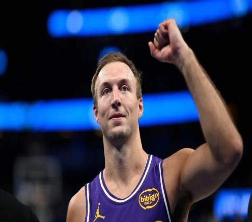 爆砍27分+三分球一個不丟！他是高級貨，是肯放開掄的納德