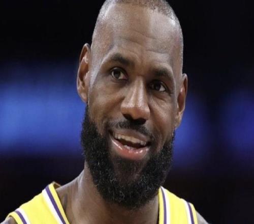 雷迪克：詹姆斯攻防兩端展現(xiàn)了領(lǐng)袖氣質(zhì)，這是季后賽該有的樣子