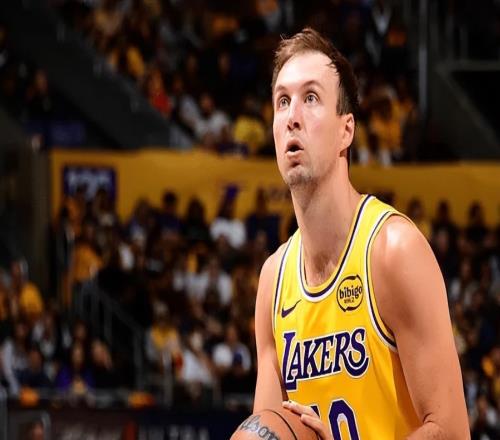 湖人3將身價(jià)暴漲！肯納德進(jìn)攻天賦盡顯，艾頓統(tǒng)治內(nèi)線，八村精準(zhǔn)