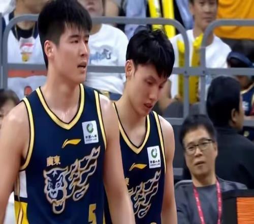 杜鋒復(fù)出，廣東隊(duì)遭遇19分逆轉(zhuǎn)，或無(wú)緣常規(guī)賽前四