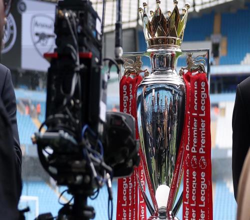 天王山之戰(zhàn)即將上演！英超冠軍獎(jiǎng)杯被帶到阿提哈德球場展示