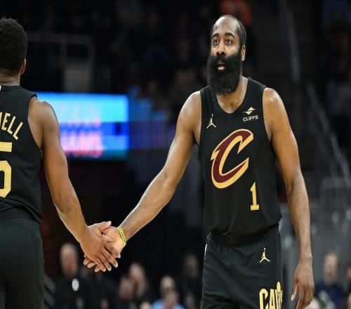 開門紅！騎士雙核狂砍54分，猛龍毫無還手之力，橫掃恐是時(shí)間問題