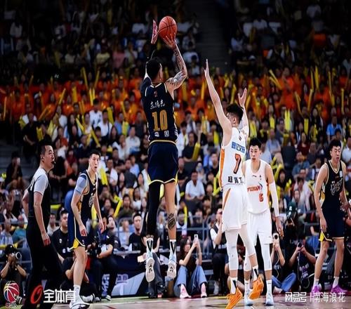 名氣大有啥用前NBA球員13中3+末節(jié)三分5中0，被鄒陽對位打爆