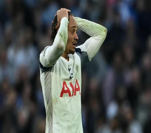 足壇悲喜夜：熱刺15輪不勝，曼聯(lián)送切爾西恥辱紀(jì)錄，馬競飲恨決賽