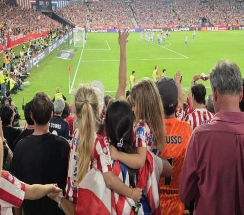 格子：我們沒忘記心與我們同在的球迷們，讓我們繼續(xù)做自己