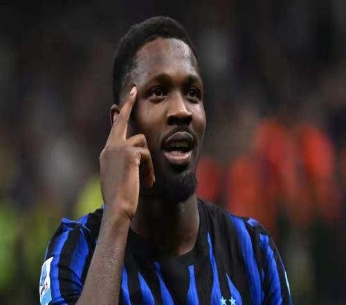 意甲第33輪國際米蘭主場3比0輕取保級隊(duì)卡利亞里