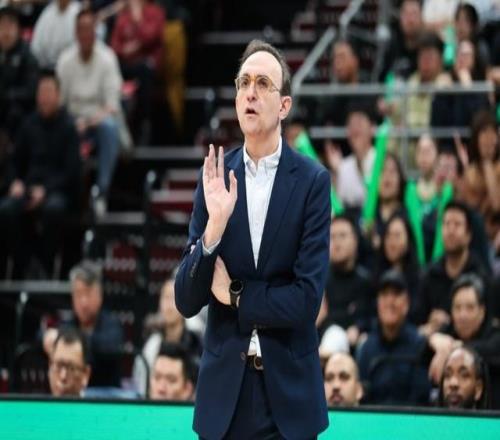 上海男籃沖擊22連勝！全力擊敗遼寧隊，洛夫頓復出，央視直播