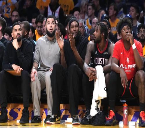 多搶18前場(chǎng)板仍輸球，火箭這敗仗因果早已種下，杜蘭特成全村希望