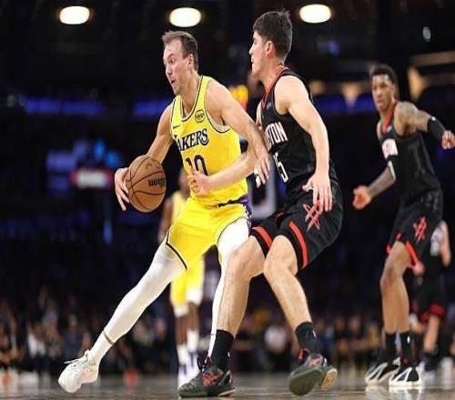 火箭全隊(duì)比湖人多出手27次但命中率不足4成，而湖人超過6成