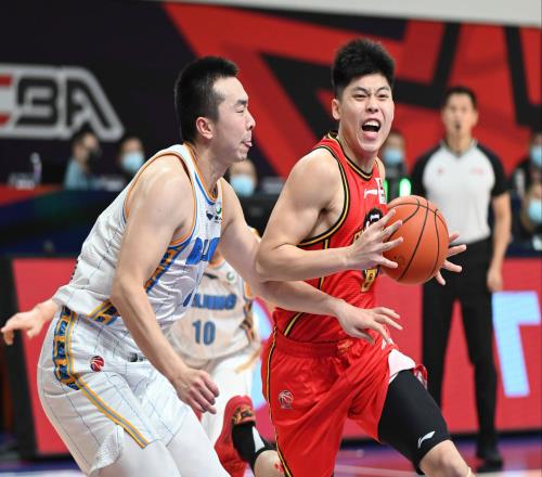 鄭永剛轉(zhuǎn)身拒握手，情緒失控抑或刻意挑釁，聯(lián)賽禮儀該用規(guī)則守護(hù)