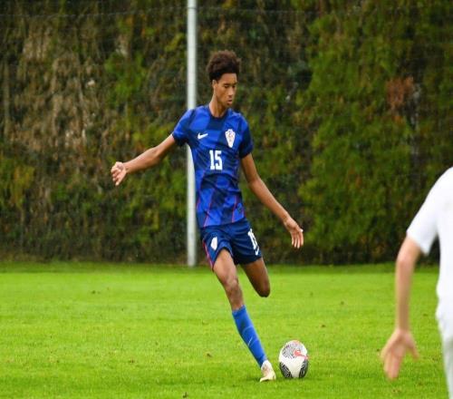 羅馬諾：多特領(lǐng)跑15歲后衛(wèi)坎特的爭(zhēng)奪，拜仁等俱樂部也有意他