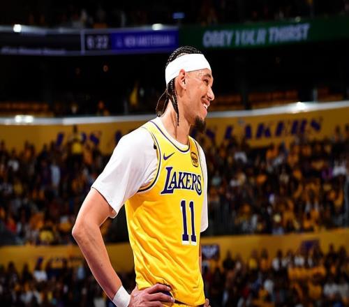 常規(guī)賽表現(xiàn)相當(dāng)不錯，但湖人替補中鋒在季后賽G1就遇到了大麻煩