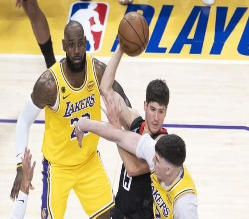 拉鋸戰(zhàn)！火箭落后10分瘋狂反撲：申京11分4板，詹姆斯送10助