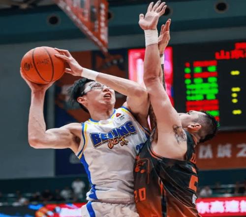 廣東19分領(lǐng)先遭福建逆轉(zhuǎn)！京粵爭四變天北控“守門員”魔咒再臨