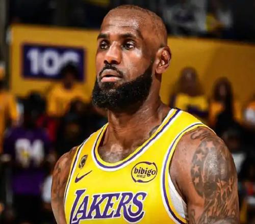 詹姆斯單人帶隊滅火箭，在GOAT的道路上，詹姆斯又邁出重要一步