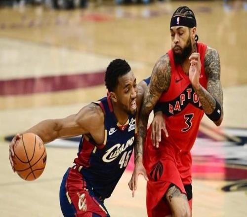 13分完勝！騎士季后賽開門紅：全場狂歡慶祝，哈登首秀22+10