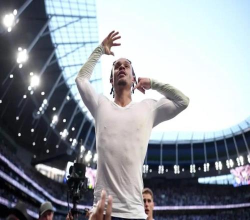 TA：西蒙斯敢于在重壓狀態(tài)拿球，他是熱刺保級最核心的依靠