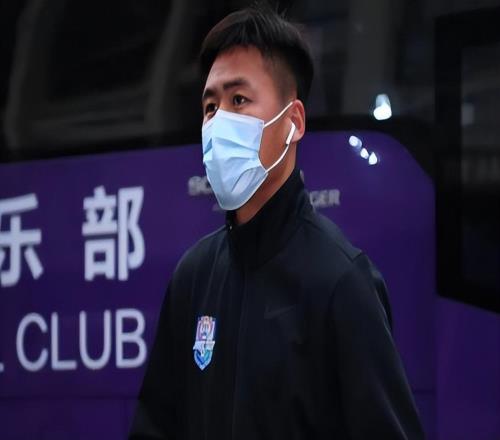 他上賽季還是大連英博核心，如今卻一分鐘都上不了，還無緣大名單