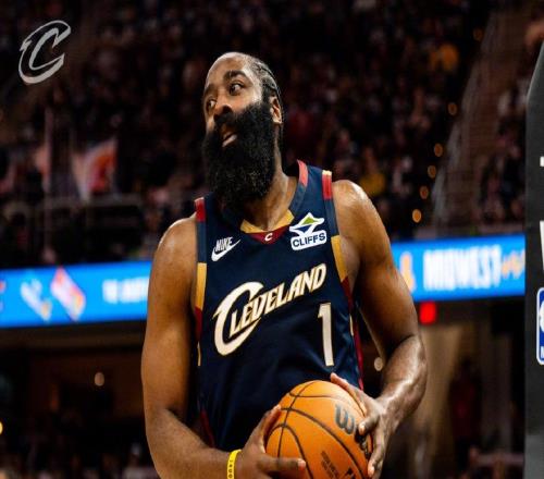 連續(xù)9場30+，季后賽首場的神哈登22+10，東部最強后場