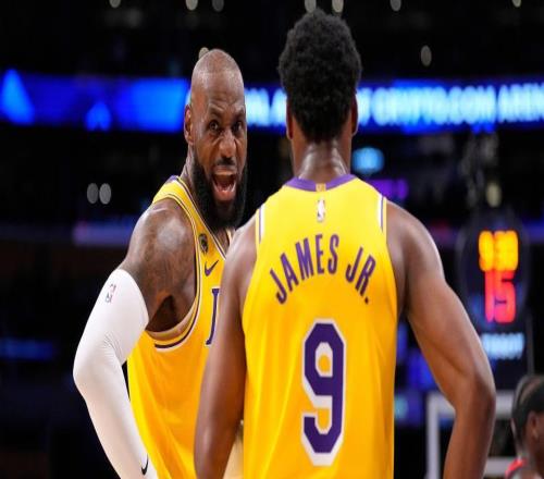 老詹創(chuàng)歷史第一，湖人開門紅獲5大喜訊！奇兵轟27分證2換1賺翻了