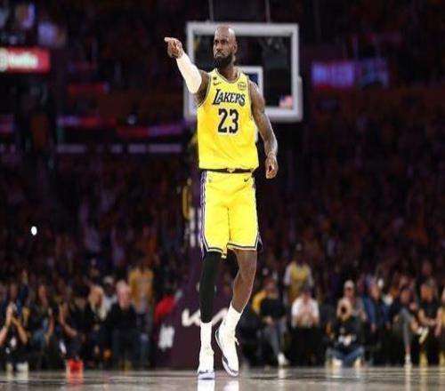 詹姆斯送13記助攻！刷新歷史40歲以上球員季后賽助攻紀(jì)錄