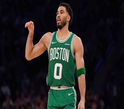 凱爾特人隊(duì)塔圖姆在跟腱撕裂后首場季后賽中，展現(xiàn)出“超人”風(fēng)采