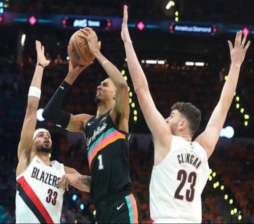 開拓者內(nèi)線完全限制不了文班亞馬！斯普利特應(yīng)該試試楊瀚森！