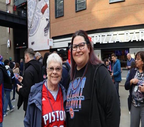 活塞主場17年首勝球迷賭上全部假期