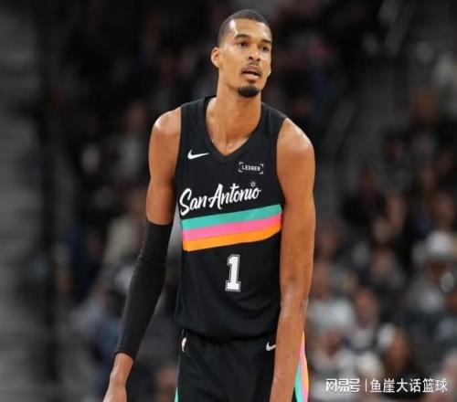 馬刺完勝！文班35+5創(chuàng)紀(jì)錄，霍勒迪15中4，阿夫迪亞30+10虛驚一場