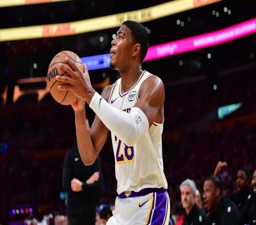 火箭新星群完敗23歲中鋒不如41歲老將！比起烏度卡，斯通該下課