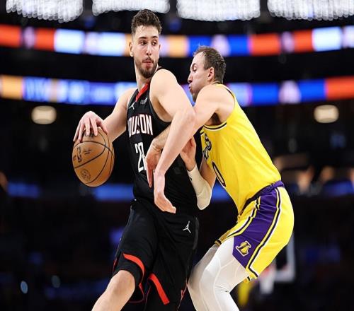 進攻效率不佳，防守端被打爆，火箭內線支柱的情況令人非常擔心