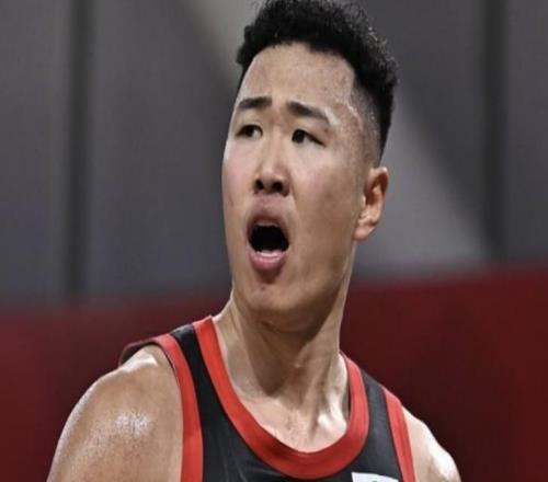 賀希寧：今晚沒能上場心里挺難受，季后賽要帶領(lǐng)球隊(duì)走得更遠(yuǎn)