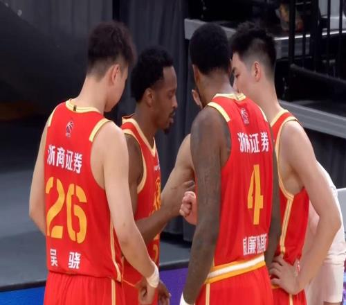 確認(rèn)不打了！CBA內(nèi)線大殺器被放棄，廣東隊(duì)將撿漏簽下