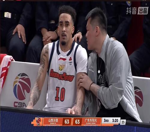 坑慘宏遠(yuǎn)，沒籃偏要投，7中1+假摔投死球隊(duì)，球迷：真心菜的不行