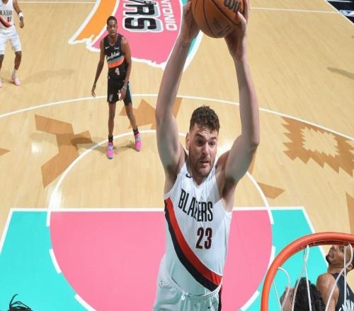 表現(xiàn)不佳，克林根首發(fā)登場22分鐘7中2僅得4分7板