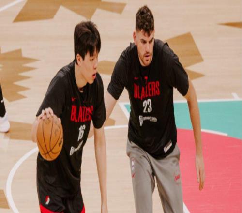 楊瀚森備戰(zhàn)季后賽！與克林根進(jìn)行對(duì)位+苦練三分隊(duì)記稱有機(jī)會(huì)上場(chǎng)