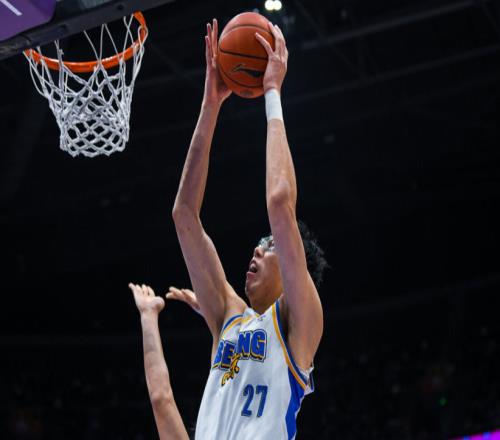 北京擒青島3連勝坐穩(wěn)第四！周琦12+13杰曼26分王睿澤升隊史三分王