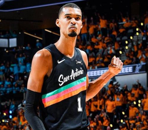 馬刺贏開拓者，文班破2大歷史紀(jì)錄！誰是贏球功臣數(shù)據(jù)不會說謊