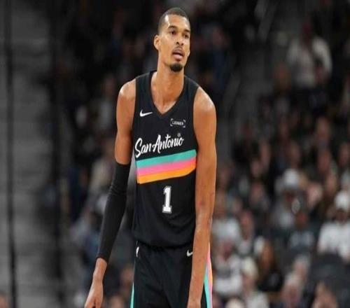 季后賽首秀狂轟35分創(chuàng)紀(jì)錄！文班亞馬神回復(fù)打臉壓力說(shuō)