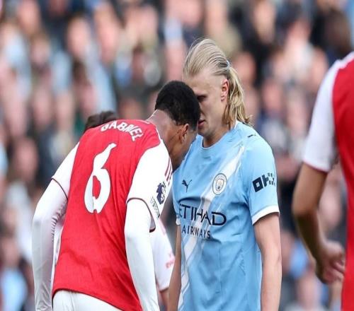 城槍大戰(zhàn)激烈沖突！加布頭槌哈蘭德逃紅，10人互相推搡，瓜帥暴怒