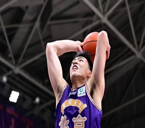 外援首秀爆發(fā)砍30分，青島攻防出現(xiàn)漏洞，末節(jié)遺憾不敵北京隊