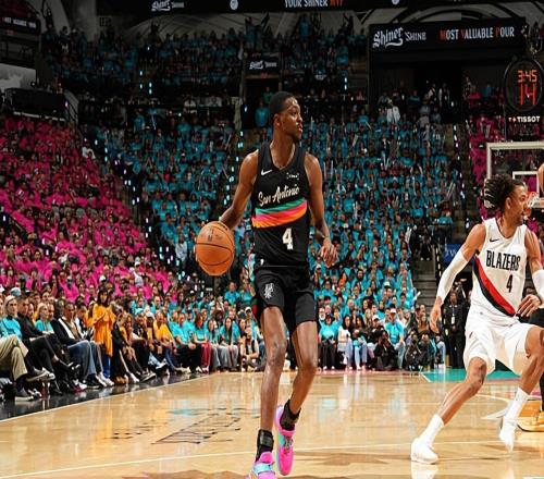 季后賽依然保持了穩(wěn)定的表現(xiàn)，馬刺后場核心的作用是不可替代的