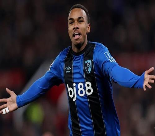 曼联球探现场盯人：19岁前锋为何值6000万磅