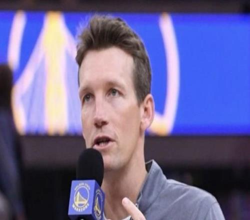 隊(duì)記：鄧?yán)S獲得勇士隊(duì)內(nèi)一致認(rèn)可，并已經(jīng)與球隊(duì)完成續(xù)約